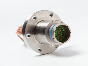 Connector to thermocouple wire hermetic feedthrough with CF flange for vacuum chamber integration